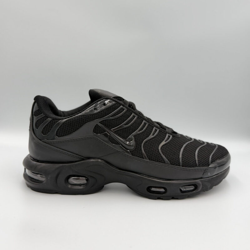 Nike Air Max Plus - Иконата на стила и комфорта - Черно
