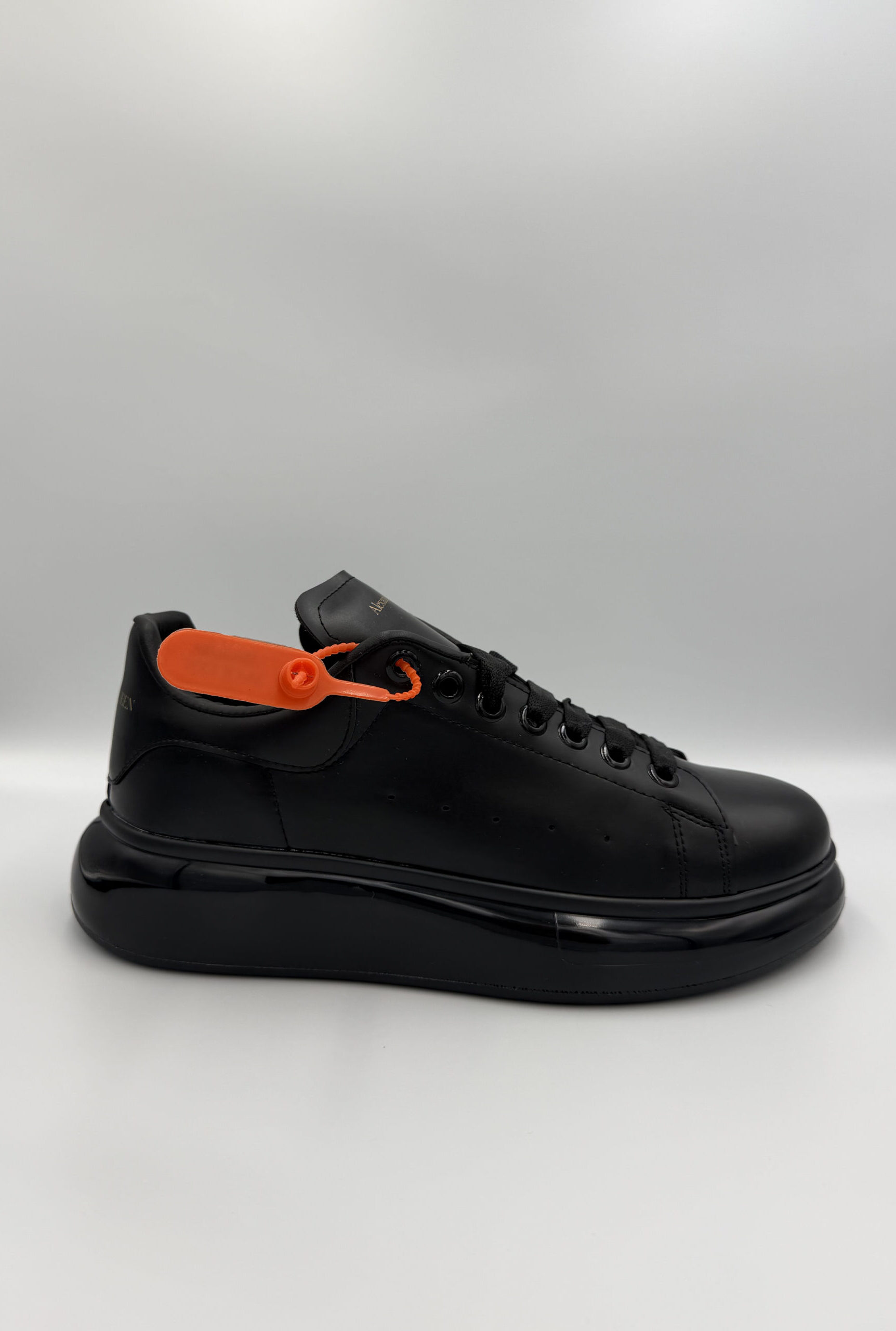 Alexander McQueen - Черно