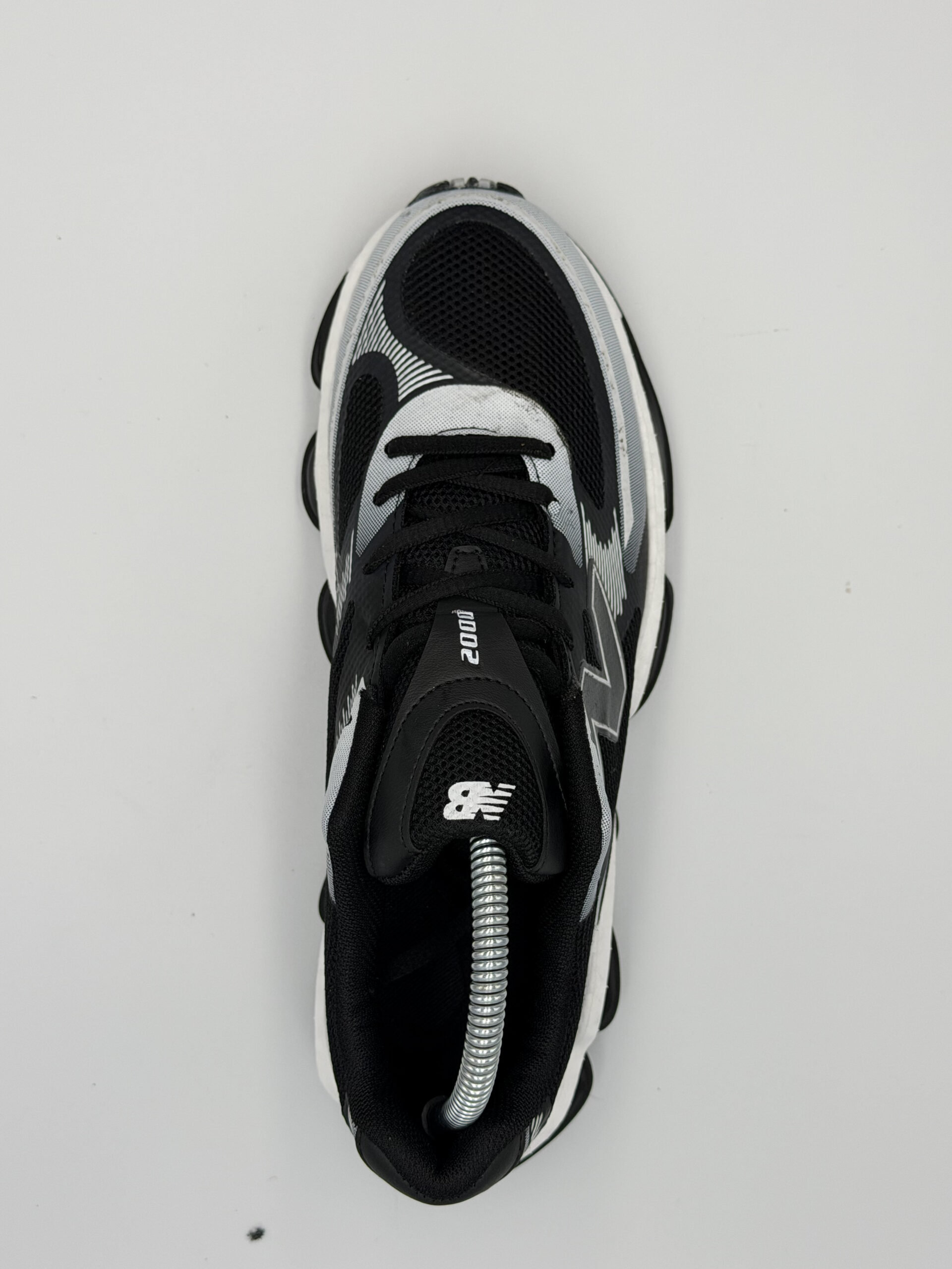 New Balance 2002R черно-бял модел – модерен дизайн - Image 3
