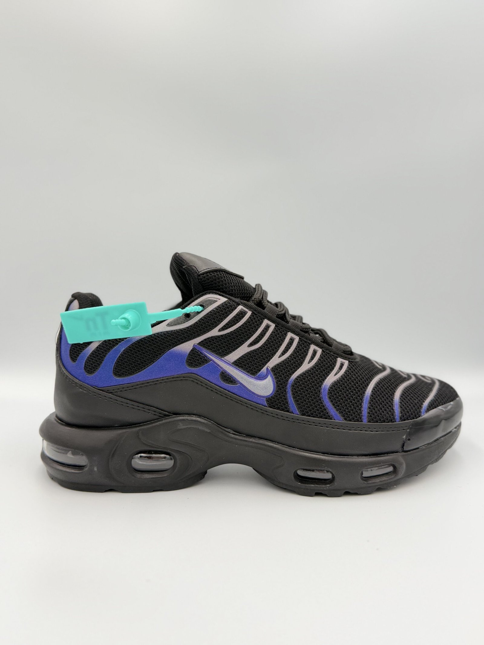 IMG_1180-2-scaled-1.jpg Nike Air Max Plus - Динамичен контраст (Синьо/Черно) - Image 1