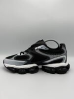 New Balance 2002R черно-бял модел – модерен дизайн - Image 2