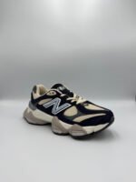 New Balance тъмносини маратонки с кремави детайли – стил и комфорт