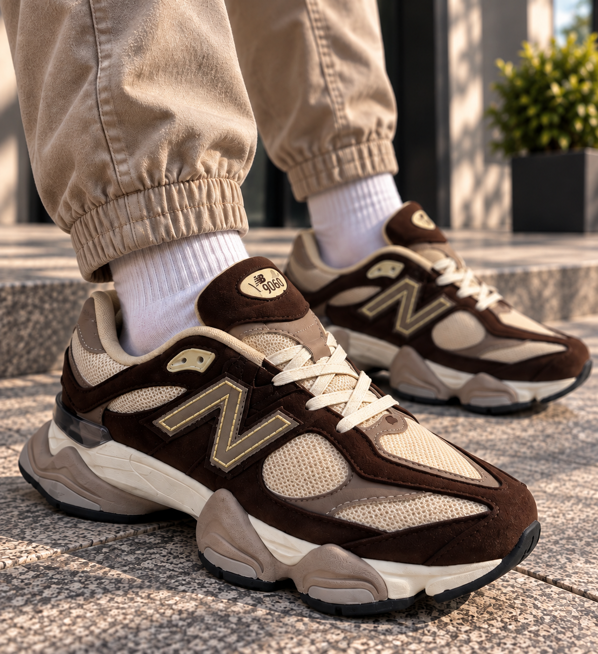 8327e533-9230-4954-aa6e-80ba7ffe859d Маратонки New Balance 9060 в бежово и кафяво - Image 1
