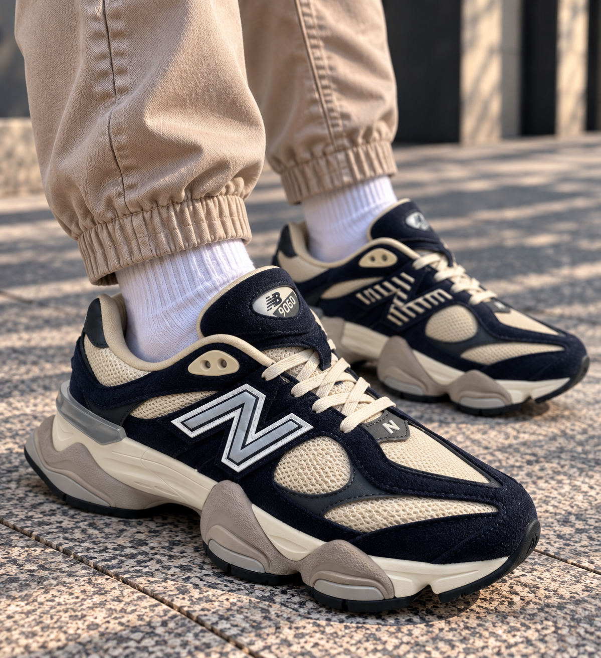 ac5e0490-a397-48f4-b33a-ea21758bb342 Маратонки New Balance 9060 в синьо и бежово - Image 1