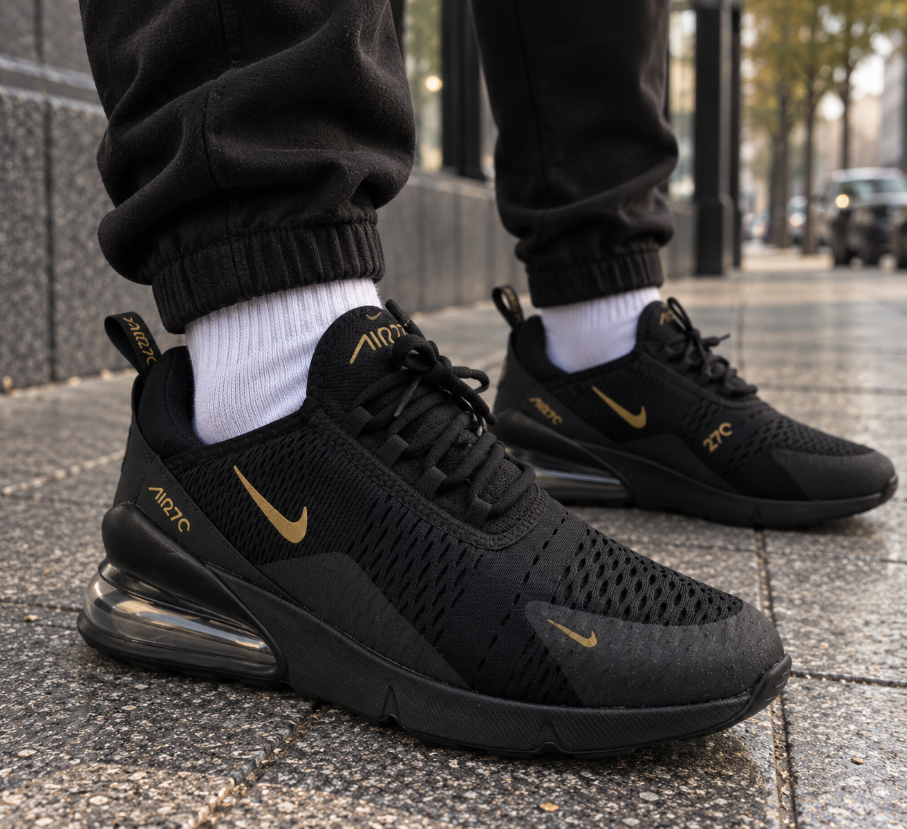 e453a8ee-ff83-4919-a109-855b2bab4efd Мъжки маратонки Nike Air Max 270 – черни със златисти детайли - Image 1